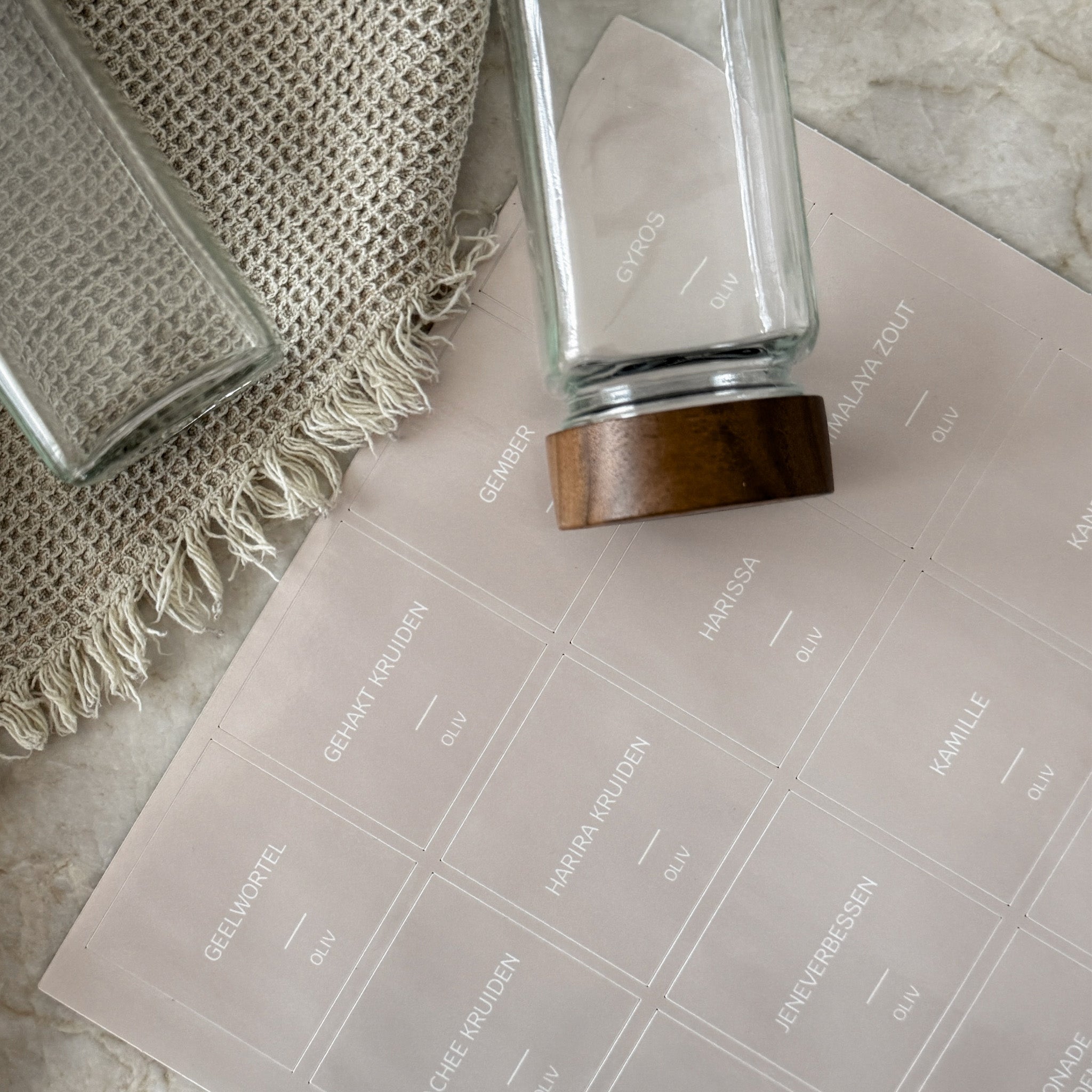 Label vel met daarop kruidenpotje