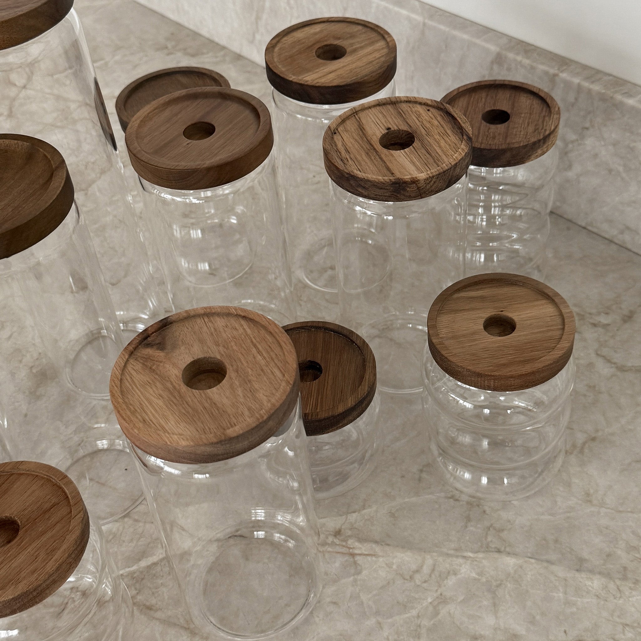 Zij aanzicht acacia houten voorraadpotten