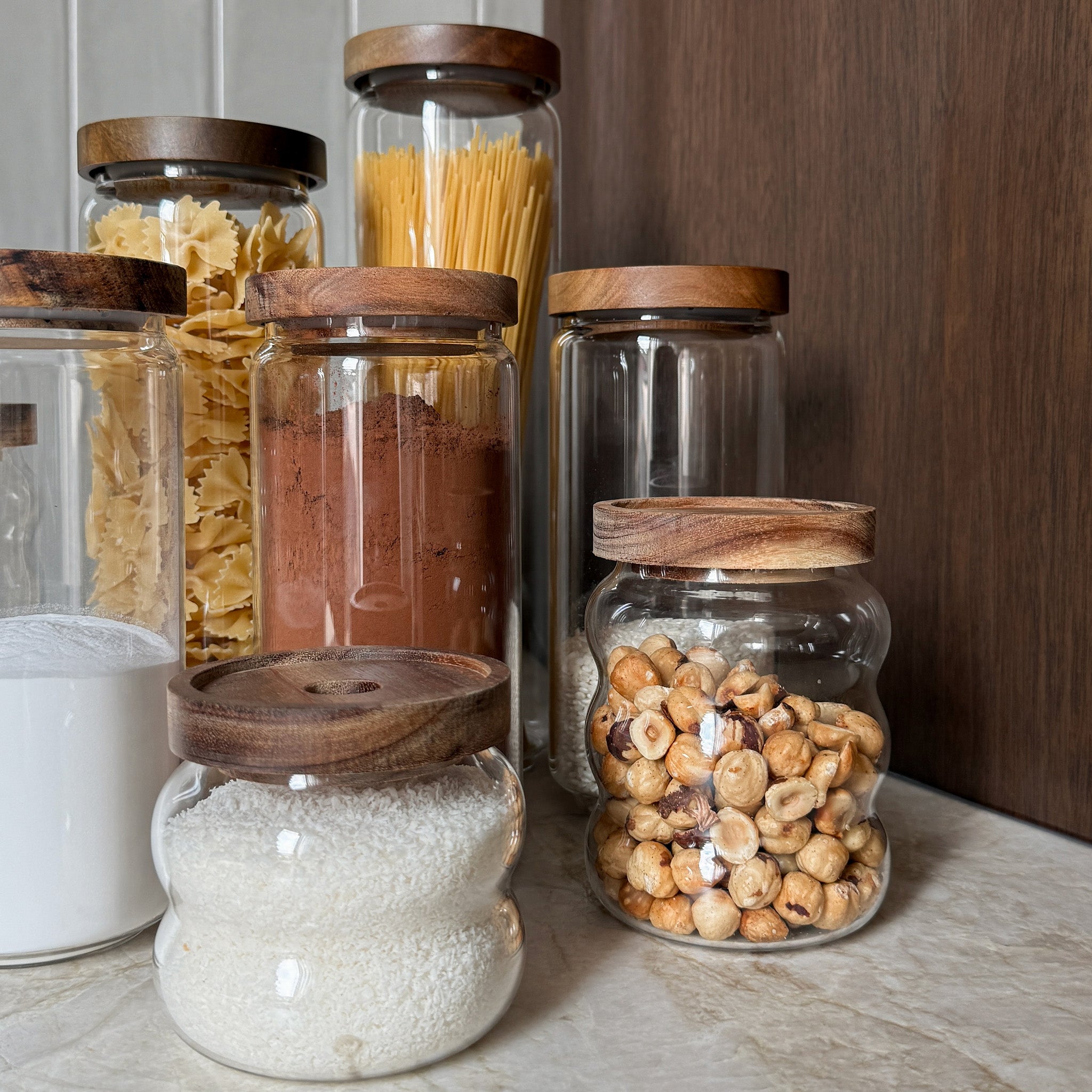 Sfeerfoto bruin acacia voorraadpotten