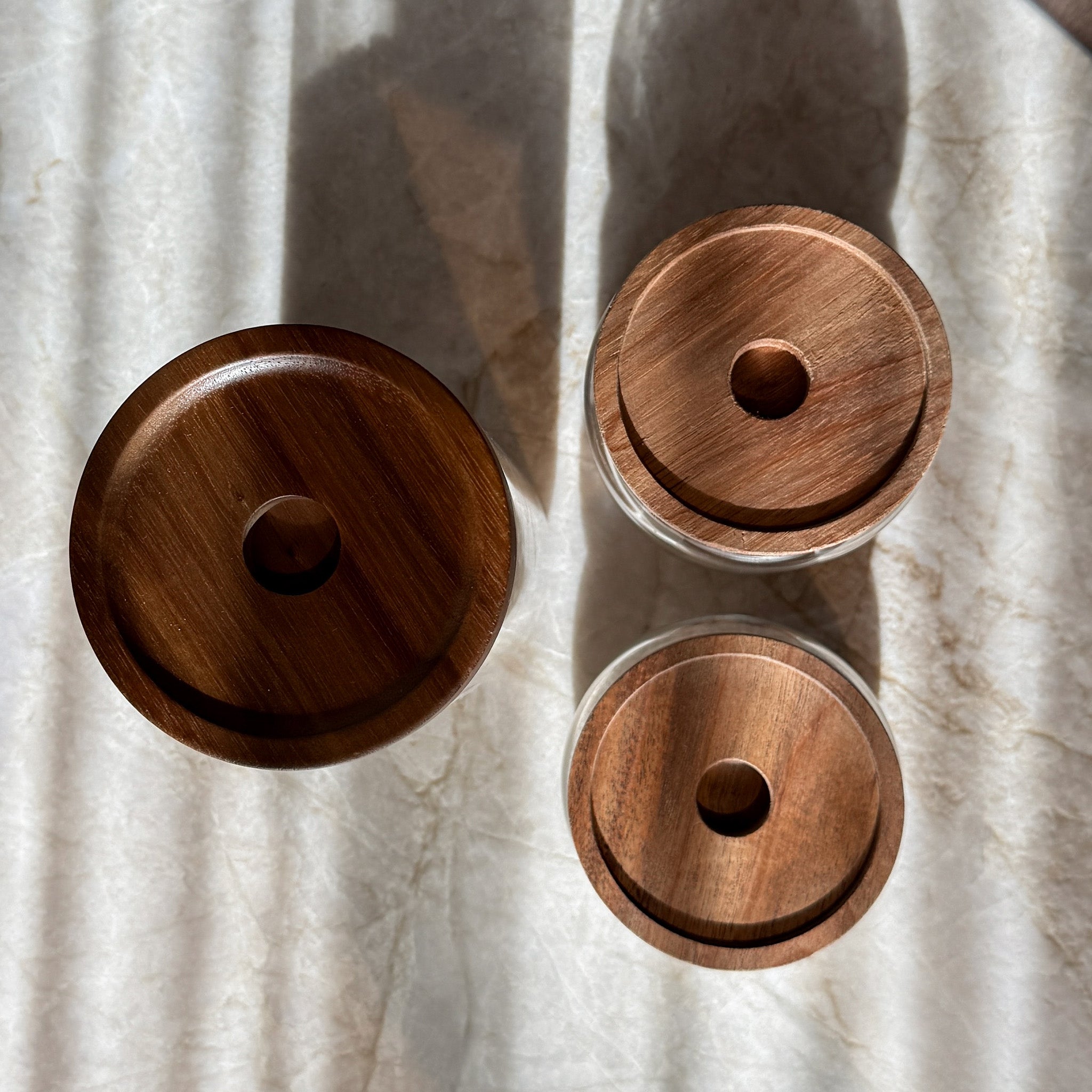 Bovenaanzicht acacia houten deksels
