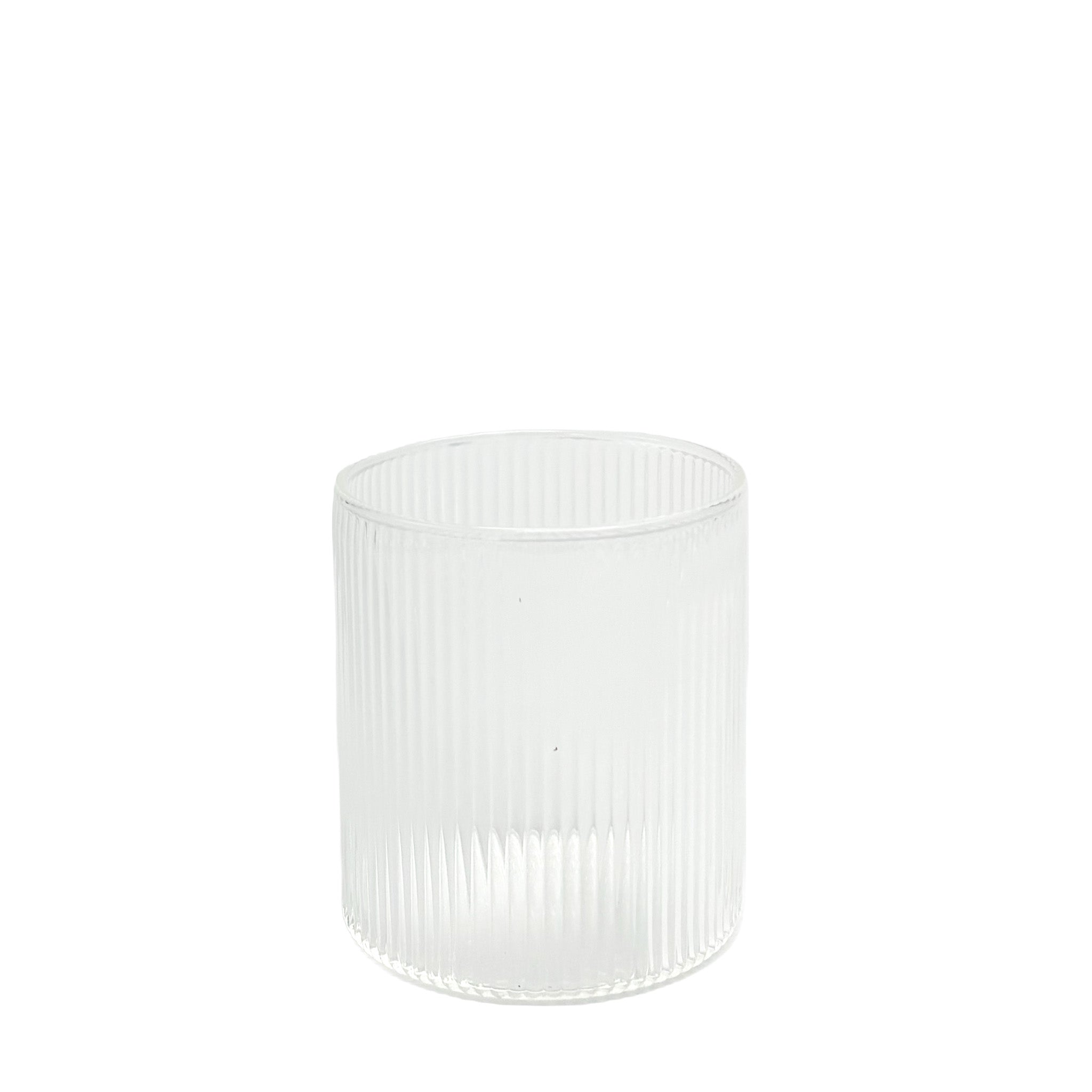 Een rond gestreept glas
